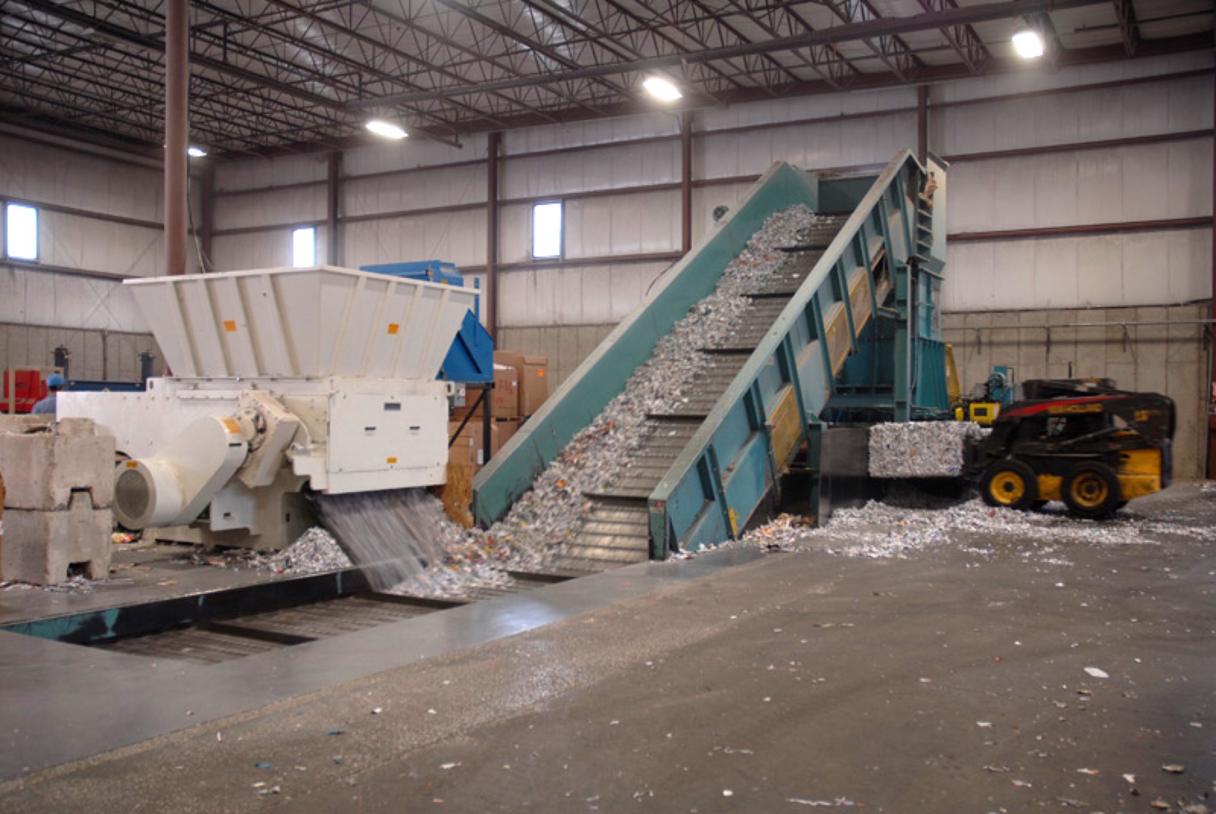revolutionizing-waste-reduction-the-crucial-role-of-industrial-grinders-paper-shredder