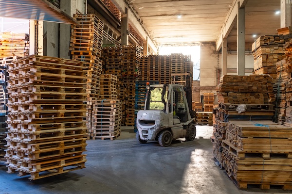 how-wood-manufacturers-are-reducing-labor-costs-with-scrap-handling