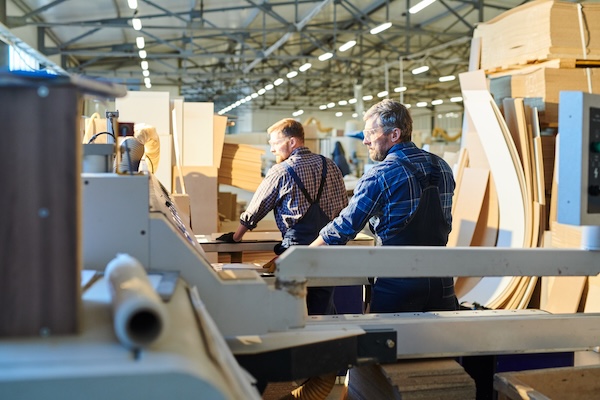 how-wood-manufacturers-are-reducing-labor-costs-with-scrap-handling_2